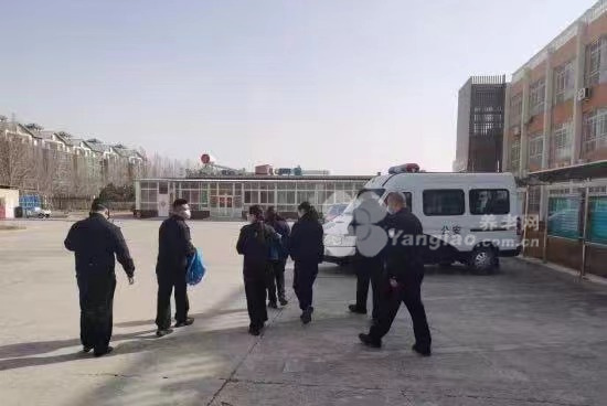 魏善庄镇派出所看望颐乐养老院老人