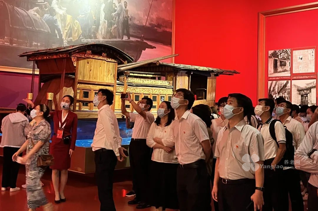 北京康养组织党员干部职工参观中国共产党历史展览馆