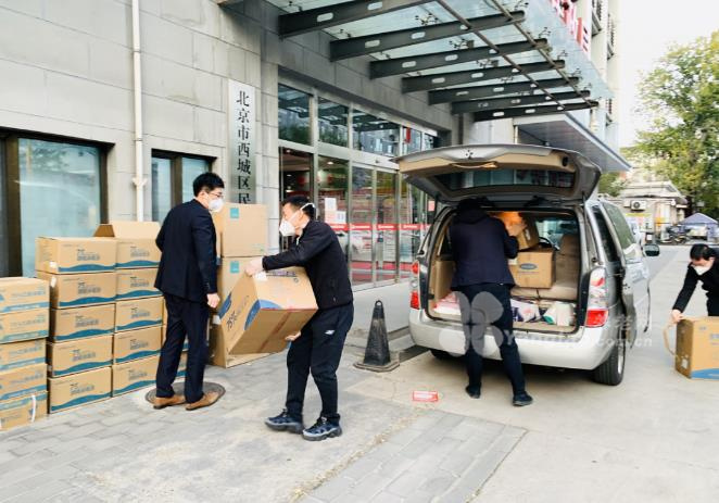 中国人保西城支公司捐赠防疫物资助力西城区养老服务机构疫情防控