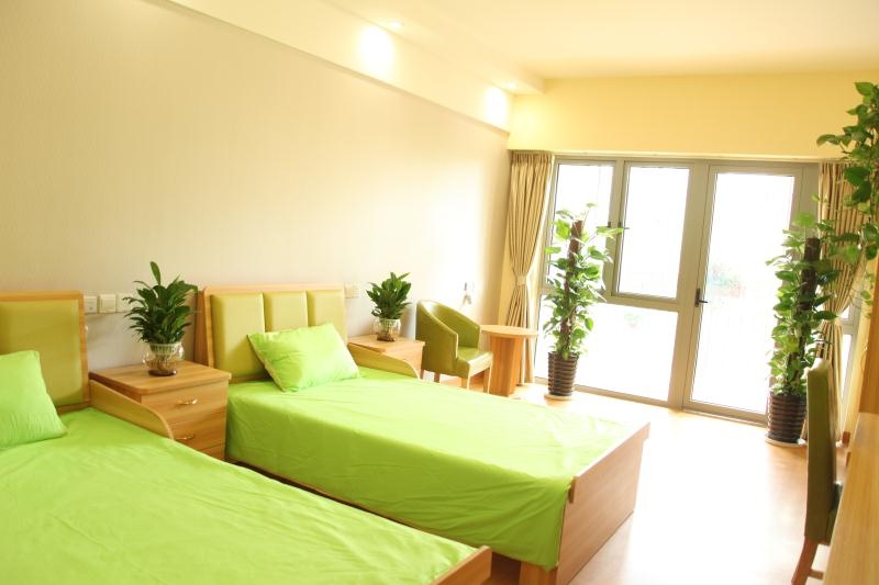 追求高性价比养老选哪家？长寿家园桃浦九村养老院2025最新便宜靠谱附收费标准-养老院推荐